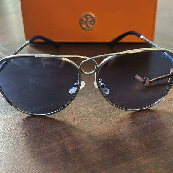 Tory Burch GLORIA PILOT SUNGLASSES Silver Blue aviators - Picture 3 of 8